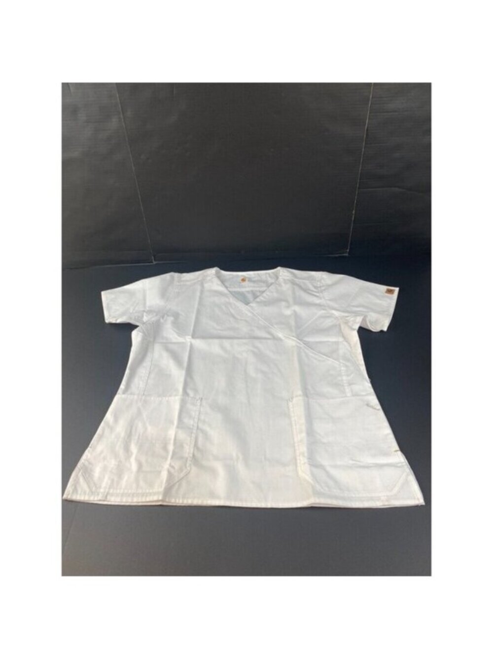 Carhartt scrub top Women's size Large White V Neck pockets front New